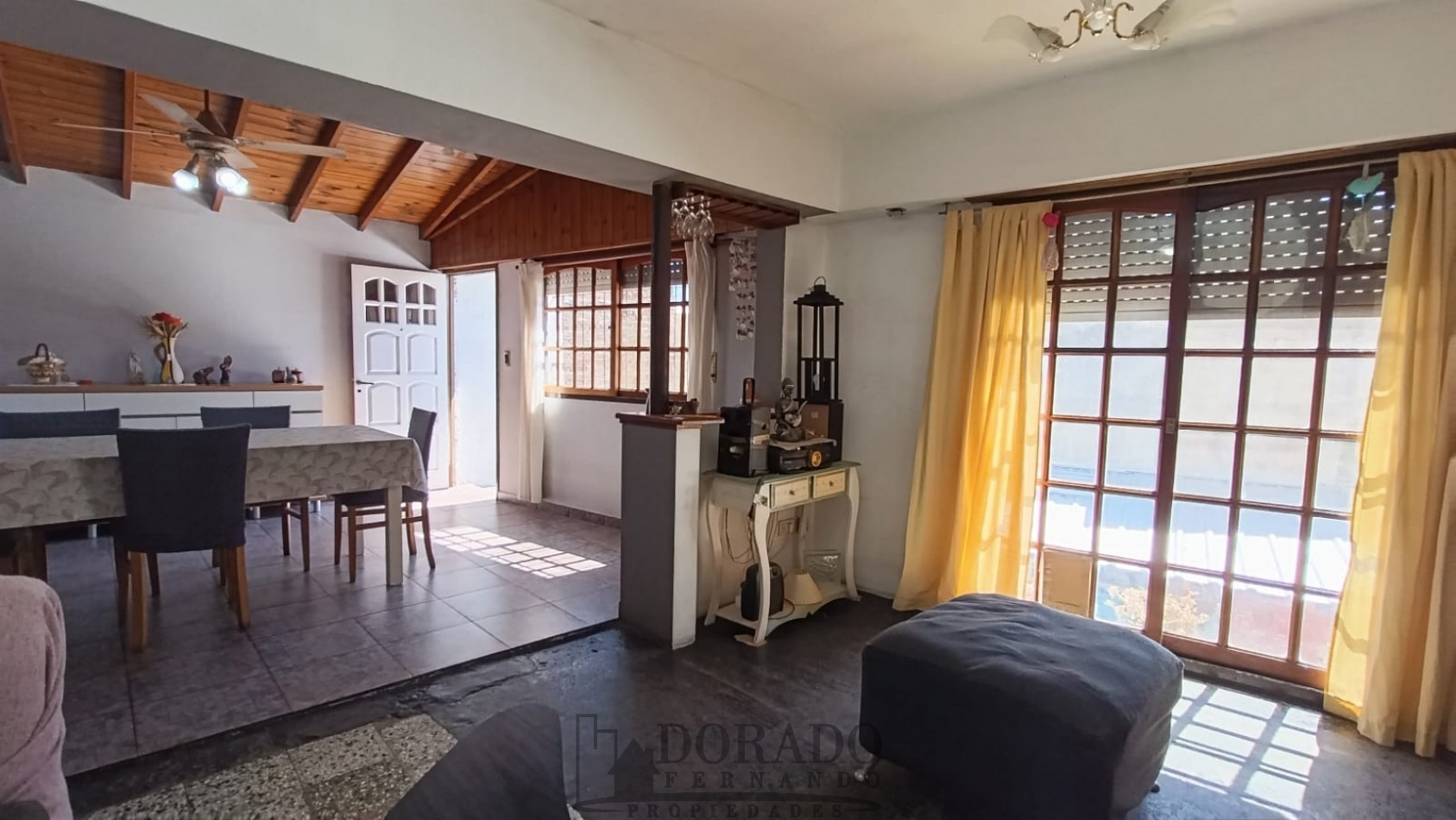 IMPORTANTE PROPIEDAD GALPON + 3 CASAS