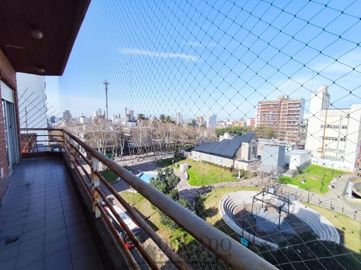 HERMOSO SEMIPISO 3 AMBIENTES FRENTE A PLAZA SAN MARTIN