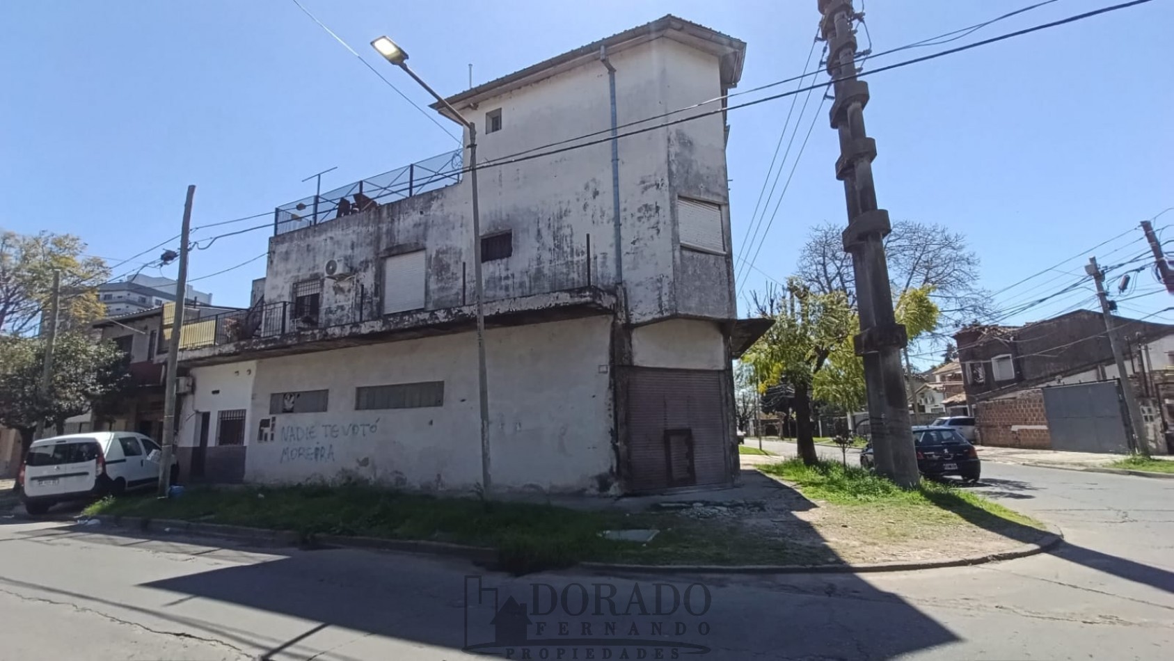 IMPORTANTE PROPIEDAD GALPON + 3 CASAS