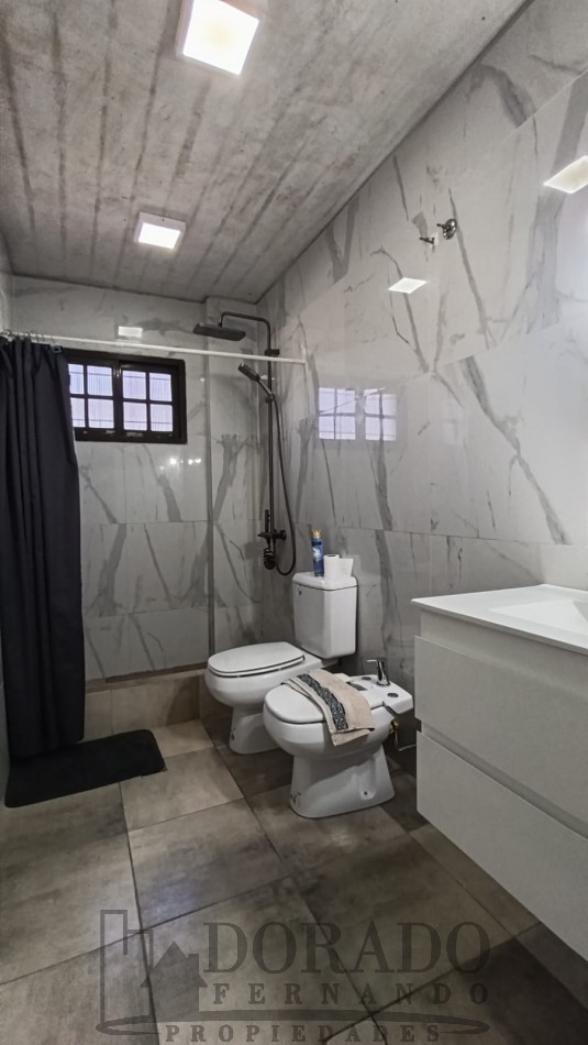 IMPORTANTE PROPIEDAD GALPON + 3 CASAS