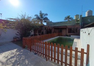 CASA CON PILETA Y PARQUE 