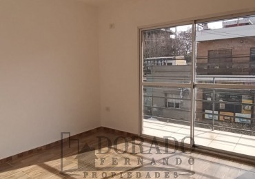2 AMBIENTES AL FRENTE 1° y 2° PISO POR ESCALERA
